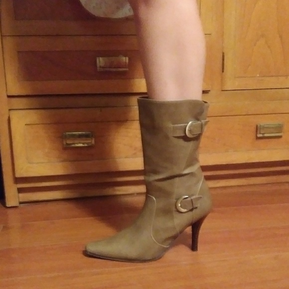 Boots - Picture 3 of 4